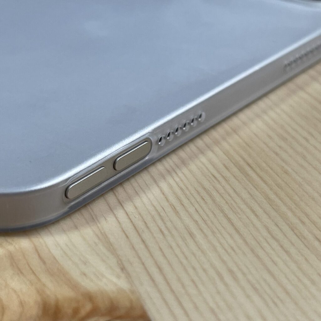 iPad mini 6用 Frost Airの穴あけ加工はピッタリ