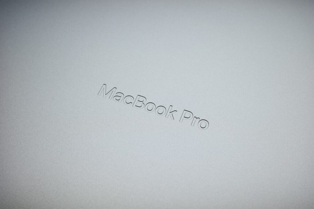 MacBook Pro 16のロゴ
