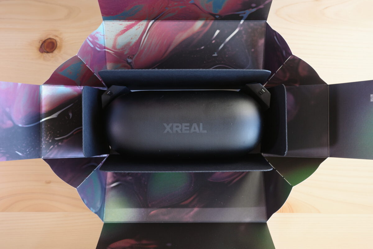 XRAEL Air 2 Proのパッケージを開いた様子